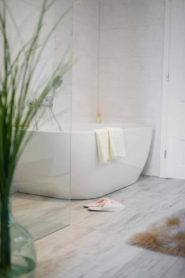 Bl - The Penthouse, 24Hr Self Check-In, 2 Bedrooms, Fireplace, Ac, Panoramic View From Main Balcony, 3-Minute Walk To City Center Banská Bystrica Dış mekan fotoğraf