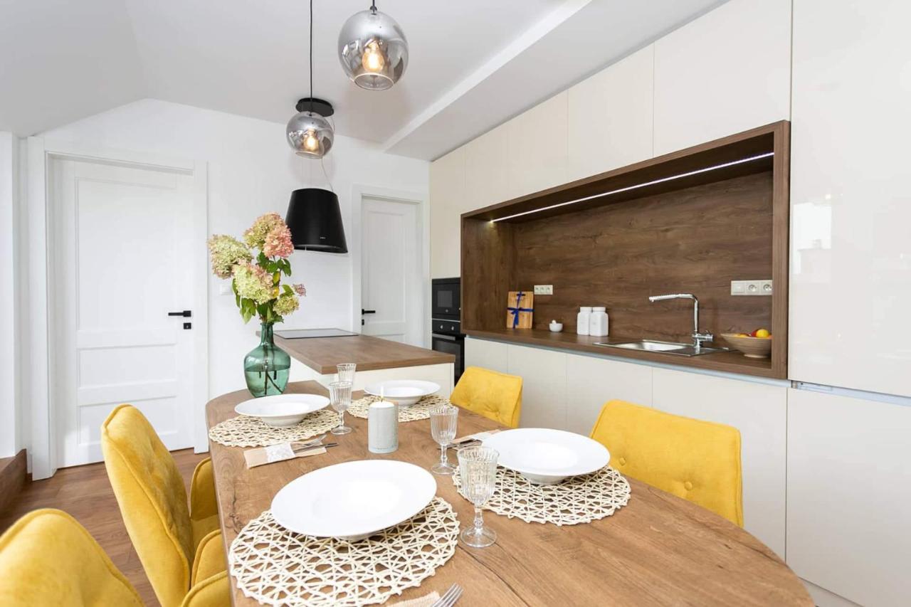 Bl - The Penthouse, 24Hr Self Check-In, 2 Bedrooms, Fireplace, Ac, Panoramic View From Main Balcony, 3-Minute Walk To City Center Banská Bystrica Dış mekan fotoğraf