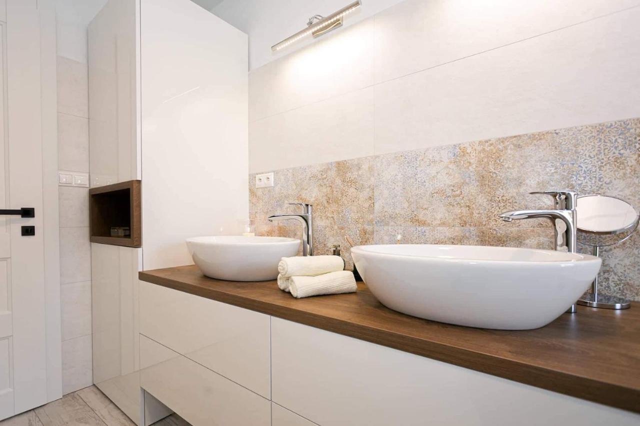 Bl - The Penthouse, 24Hr Self Check-In, 2 Bedrooms, Fireplace, Ac, Panoramic View From Main Balcony, 3-Minute Walk To City Center Banská Bystrica Dış mekan fotoğraf