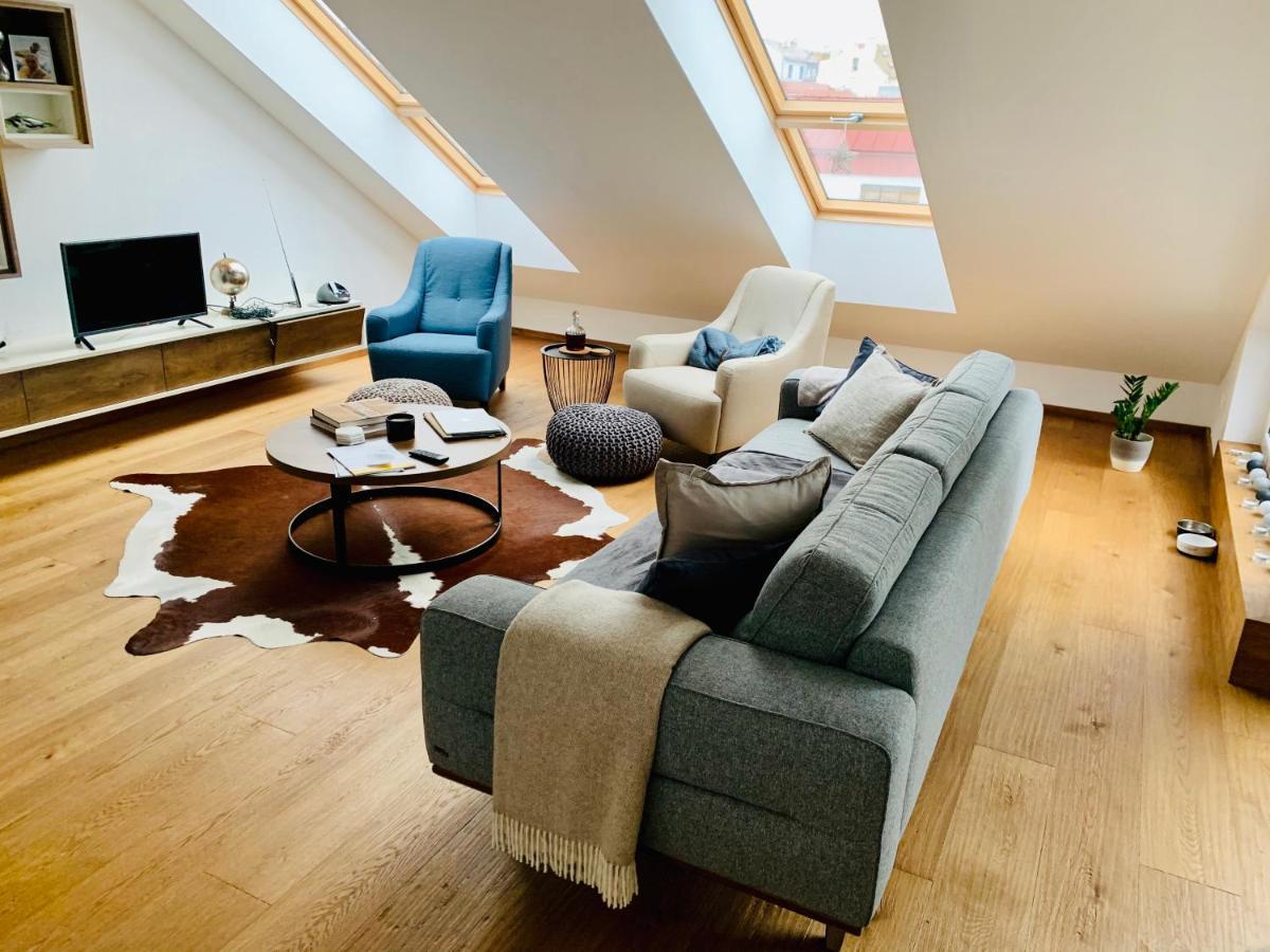 Bl - The Penthouse, 24Hr Self Check-In, 2 Bedrooms, Fireplace, Ac, Panoramic View From Main Balcony, 3-Minute Walk To City Center Banská Bystrica Dış mekan fotoğraf
